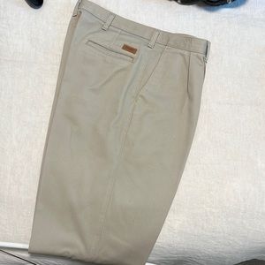 Wrangler Riata Khaki  Pants
36x36
Only worn a few times